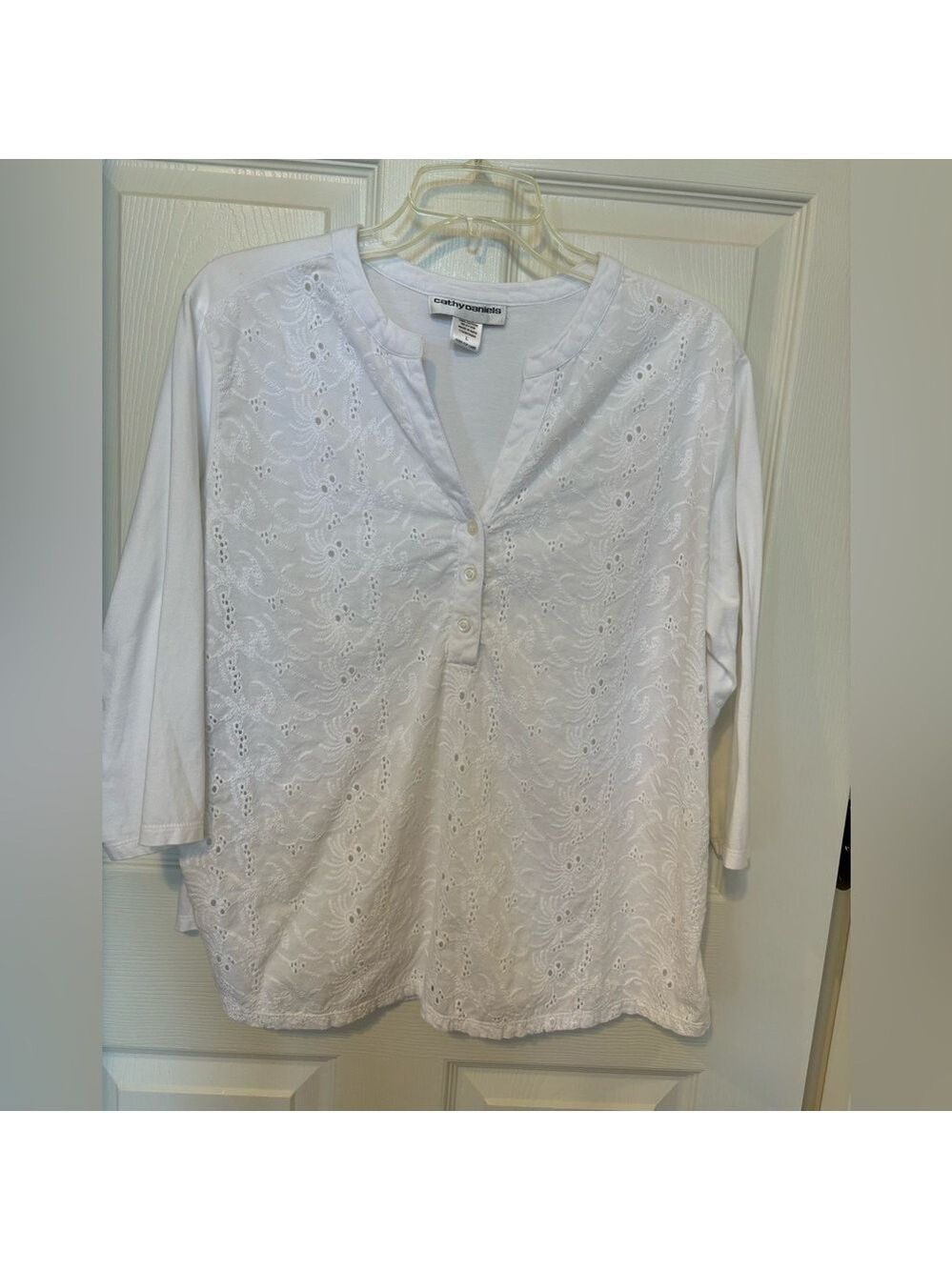 Cathy Daniel’s White Cotton Eyelet Front 3/4 Sleeve Button Front Top Wm Sz L